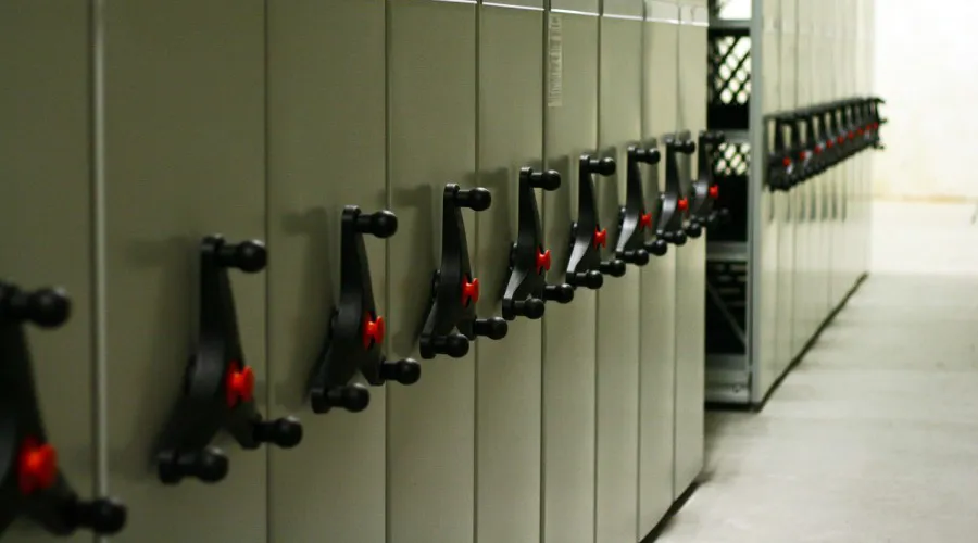 Fabricante de estanterías móviles, armarios móviles, muebles de oficina de almacén metálicos, Polonia